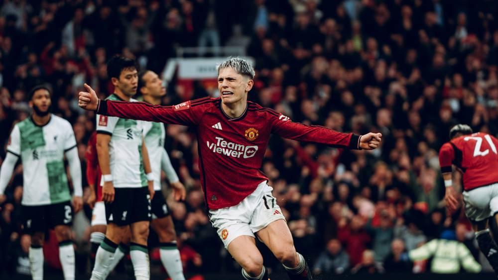 بسيناريو مثير.. مانشستر يونايتد يهزم ليفربول (4-3) ويبلغ نصف نهائي كأس إنجلترا