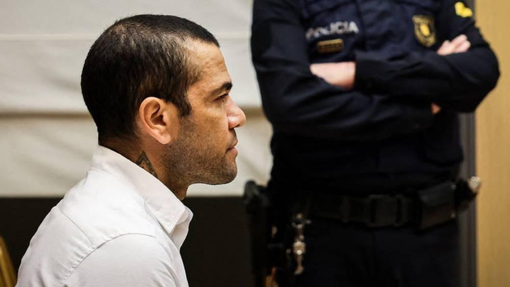 بعد الحكم عليه بـ4 سنوات ونصف... محكمة برشلونة تقضي بالإفراج المُؤقت عن داني ألفيس مقابل كفالة قدرها مليون يورو