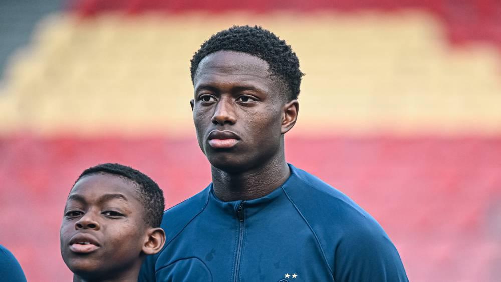 عكس ما تداوله الإعلام الفرنسي.. دياوارا هو من رفض الالتحاق بمعسكر منتخب فرنسا "تحت 19 سنة" بعد قرار منع اللاعبين المسلمين من الصيام!