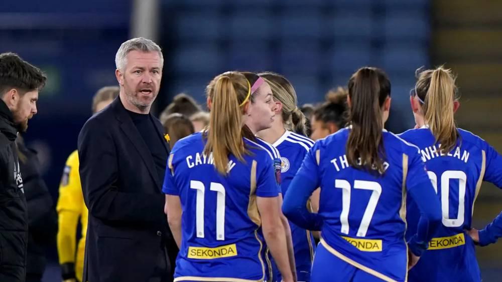 ليستر سيتي يقيل مدرب الفريق النسوي بعد دخوله في علاقة مع إحدى اللاعبات!