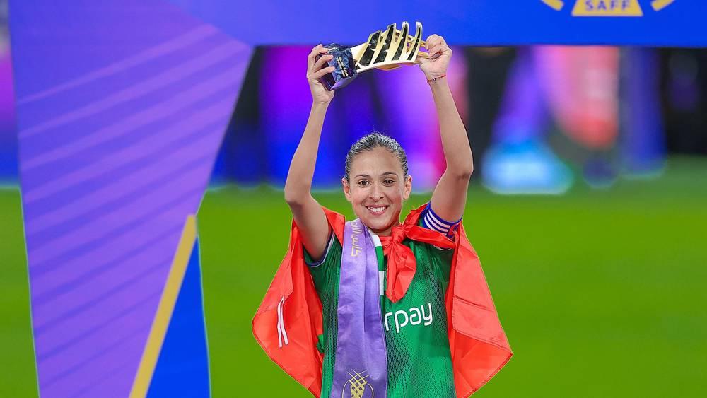 الجرايدي تقود فريقها الأهلي للتتويج بكأس الاتحاد السعودي للسيدات وتفوز بجائزة "هدافة البطولة"