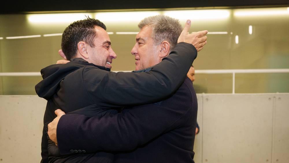 تشافي: "الآن أدركت أن إعلان رحيلي في يناير كان قرارا خاطئا.. نحن كالعائلة في برشلونة"