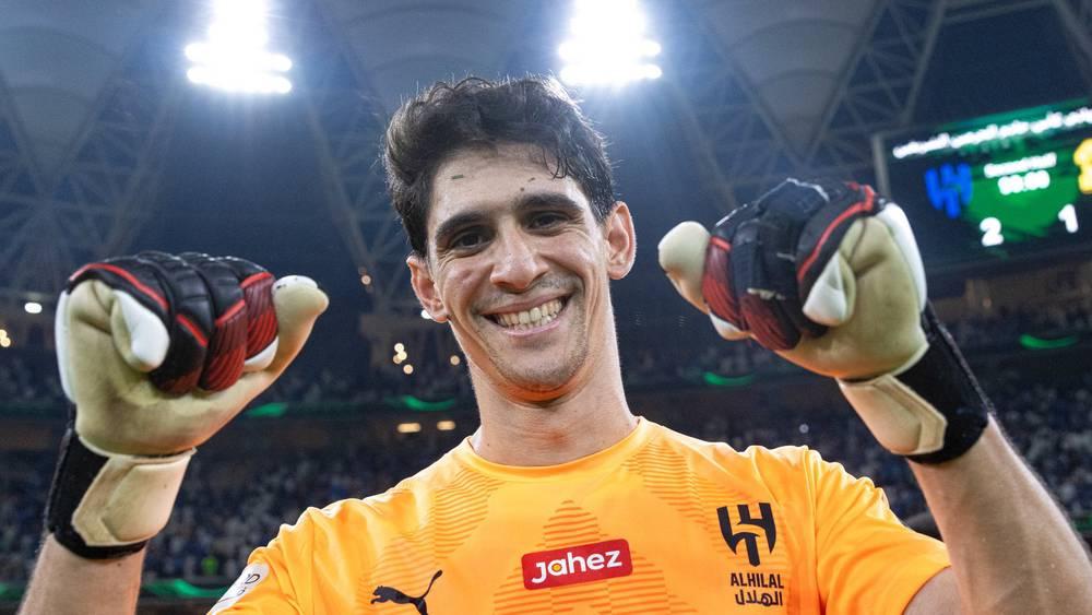 بونو يتصدر قائمة الحراس الأكثر حفاظا على شباكهم في دوري روشن السعودي