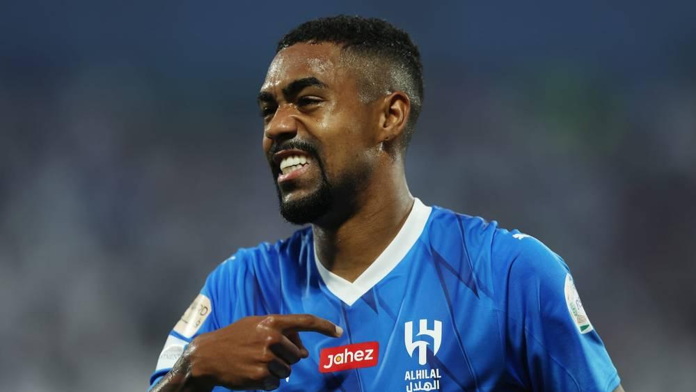 بعد رونالدو.. نجم الهلال مالكوم يثير ضجة في السعودية بحركة "غير أخلاقية"!