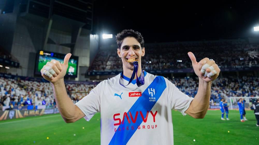 بونو يتوج رفقة الهلال بلقب دوري روشن السعودي