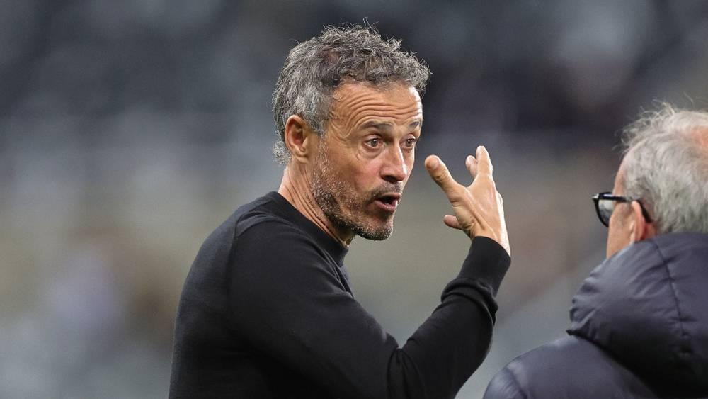 صحفي يثير غضب إنريكي بعد وصفه إقصاء سان جيرمان من دوري الأبطال بـ"الفشل": "لنمر للسؤال الموالي لتفادي المشاكل"