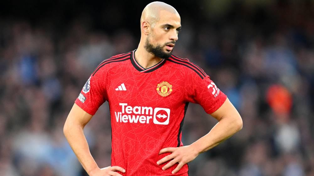 مانشستر يونايتد يرسل قائمة اللاعبين الباقين في صفوفه الموسم المقبل لرابطة الدوري الإنجليزي وأمرابط أبرز الغائبين