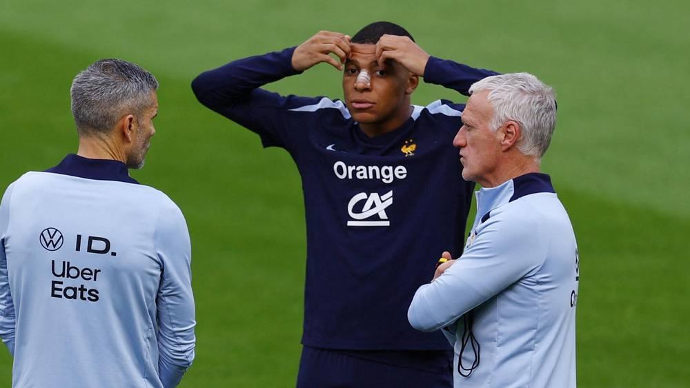 توقيف 3 صحفيين بعد "التجسس" على إحدى الحصص التدريبية للمنتخب الفرنسي