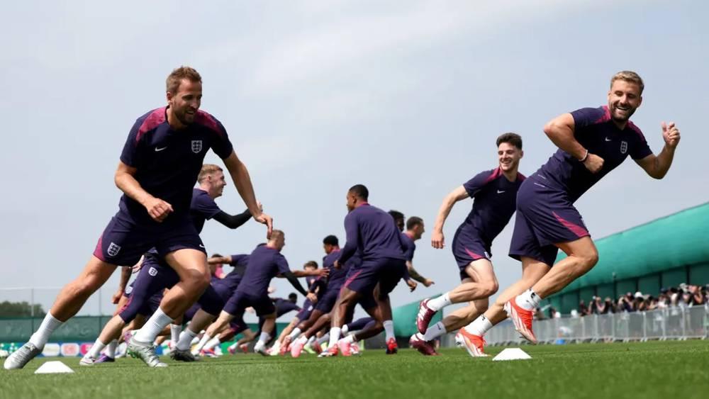 منتخب إنجلترا يواجه سلوفاكيا بصفوف مكتملة