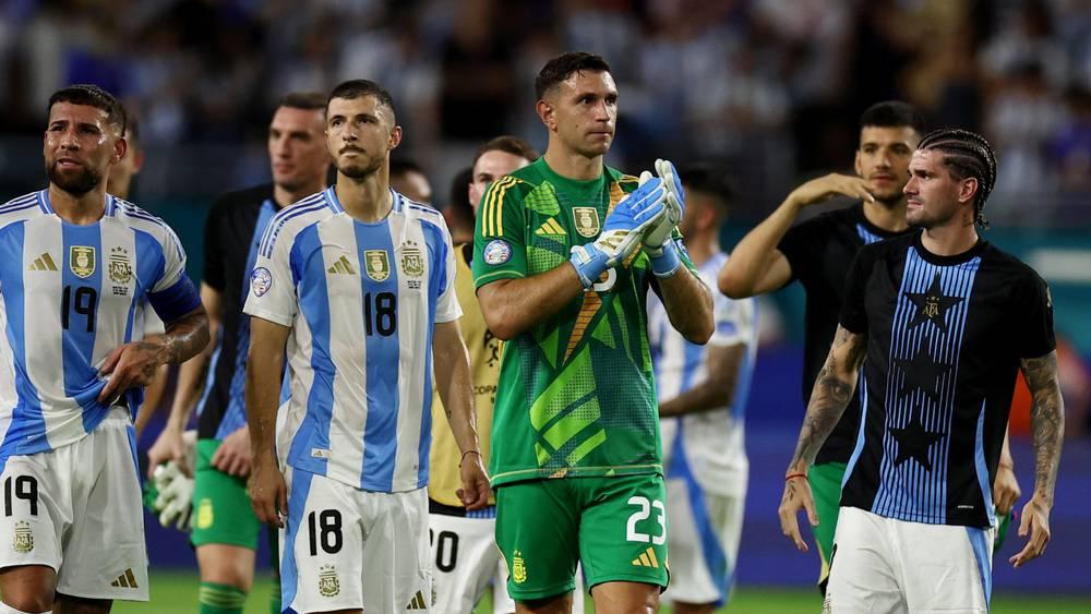 كوبا أمريكا/ الأرجنتين تنهي دور المجموعات بالعلامة الكاملة في غياب ميسي وسكالوني