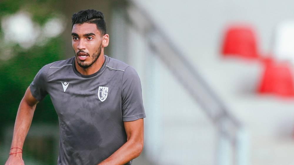 بعد ارتباط اسمه بالرجاء والوداد.. الديراني يعلن رحيله عن اتحاد تواركة: "مع انتهاء فصل يبدأ فصل آخر وأنا أترقب ما يخبئه لي المستقبل"