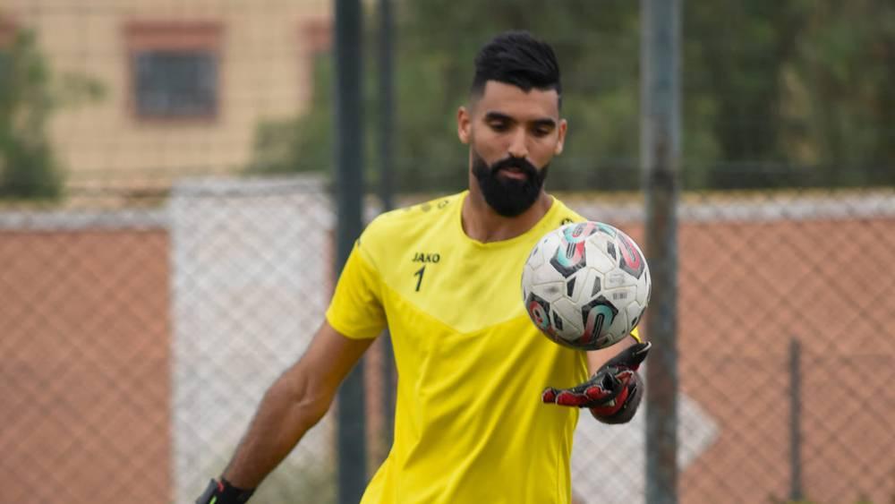 الدفاع الحسني الجديدي يجدد عقد حارسه مروان بيساك لـ3 مواسم