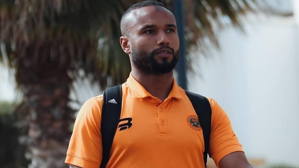 "الكاف" يوقف عمر العرجون لأربع مباريات بسبب الاعتراض ودفع حكم مباراة نهضة بركان وأبو سليم الليبي