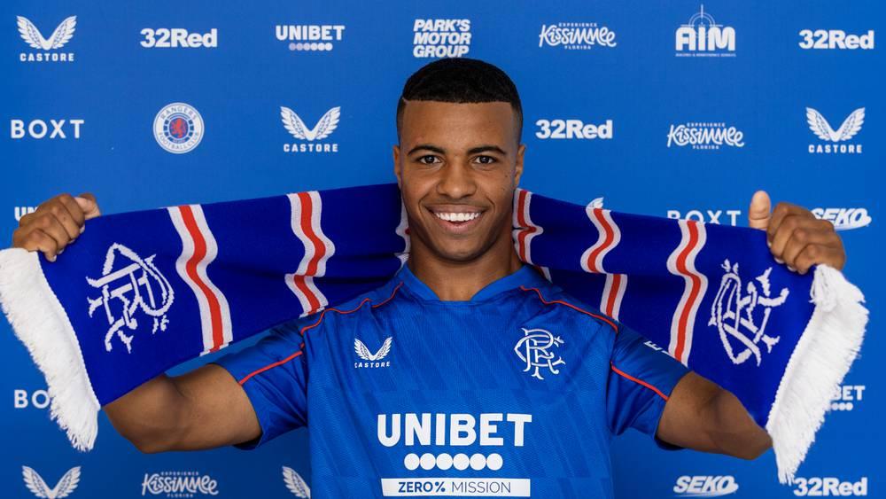 إيغامان: "فخور بالانضمام إلى رينجرز.. إنه نادٍ بقاعدة جماهيرية مُخلصة ومتحمّس لتدشين رحلتي مع الفريق"