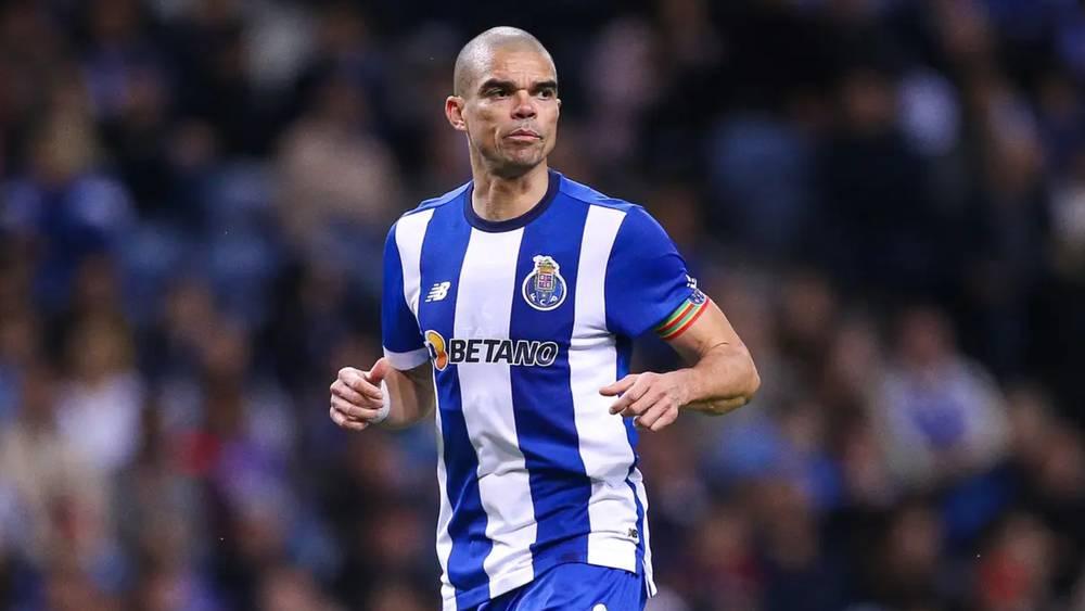 رسميا/ بورتو يعلن رحيل نجمه بيبي (41 سنة)