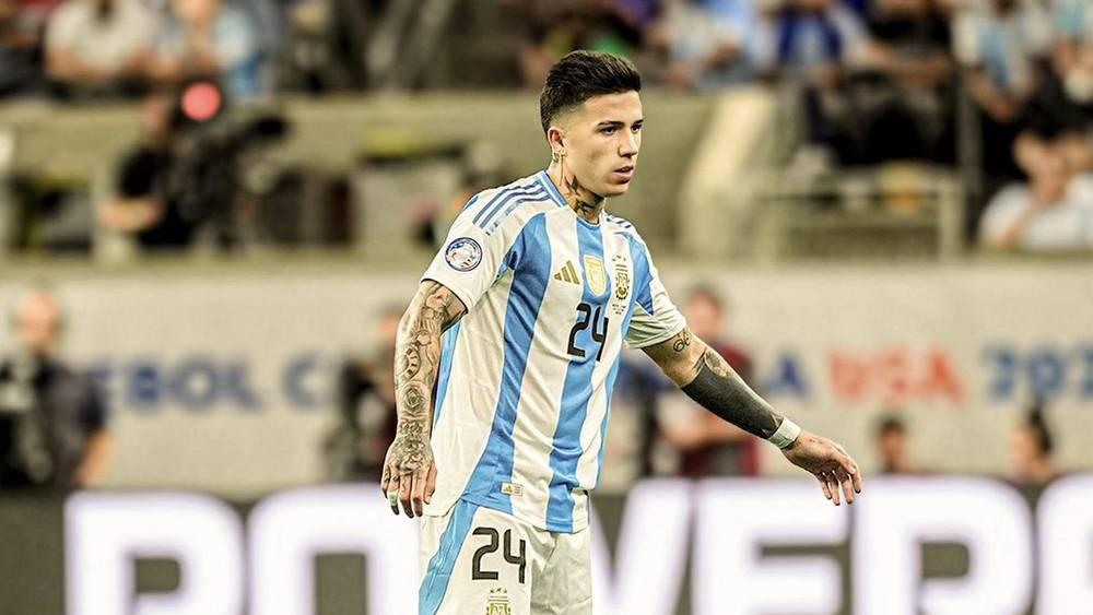 بعد الإساءة لمنتخب فرنسا.. فيرنانديز: "أعتذر بشدة لأن الأغنية تحتوي على كلمات مُسيئة ولا يوجد تبرير لذلك"