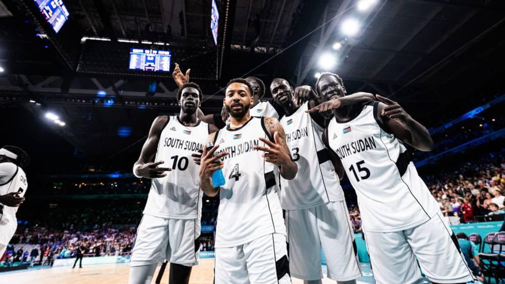 جنوب السودان يحقق فوزا أولمبيا تاريخيا في كرة السلة واللجنة المنظمة ترتكب خطأ فادحا أثناء عزف النشيد الوطني