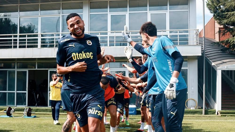 فنربخشة التركي يضيف يوسف النصيري لقائمته في دوري أبطال أوروبا