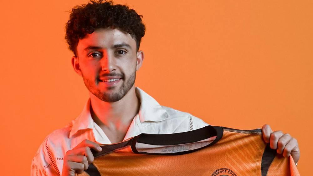 رسميا/ نهضة بركان يعلن عن تعاقده مع لاعب المنتخب الأولمبي واتحاد تواركة هيثم منعوت