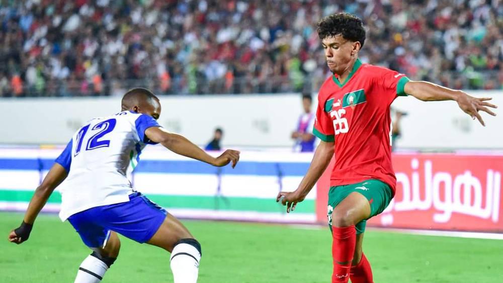 بعد ظهوره الأول رفقة "الأسود" ...آدم أزنو: "منذ أن كنت صغيرا حلمت بهذه اللحظة والحمد لله حققت ذلك"