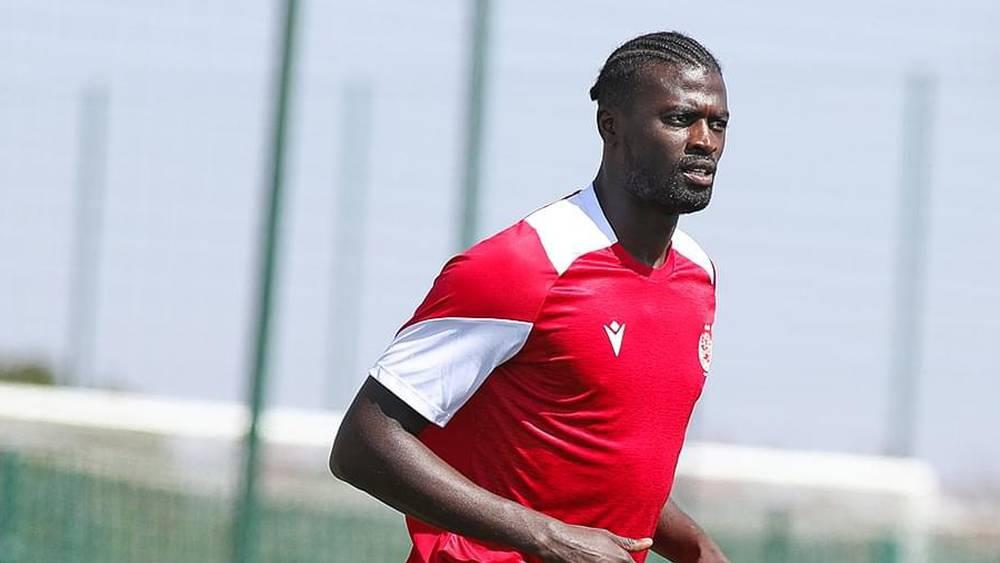 السنغالي مباي نيانغ يخوض أول حصة تدريبية بقميص الوداد الرياضي