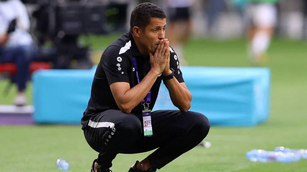 عموتة يواجه خطر الإقالة بعد هزيمة الجزيرة "الثقيلة" أمام الشارقة