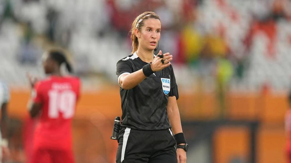 تصفيات "كان 2025"/ "الكاف" يُعين بشرى كربوبي لقيادة مباراة غامبيا ومدغشقر بمُساعدة أزكاو وآيت عبو والفارق