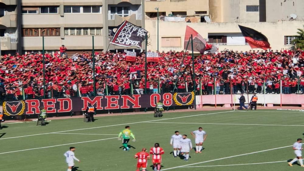 النادي المكناسي في بلاغ استنكاري: "منع تنقل جمهور هذا الفريق أو ذاك يعد تجاوزا صارخا لمفهوم العدالة الرياضية"