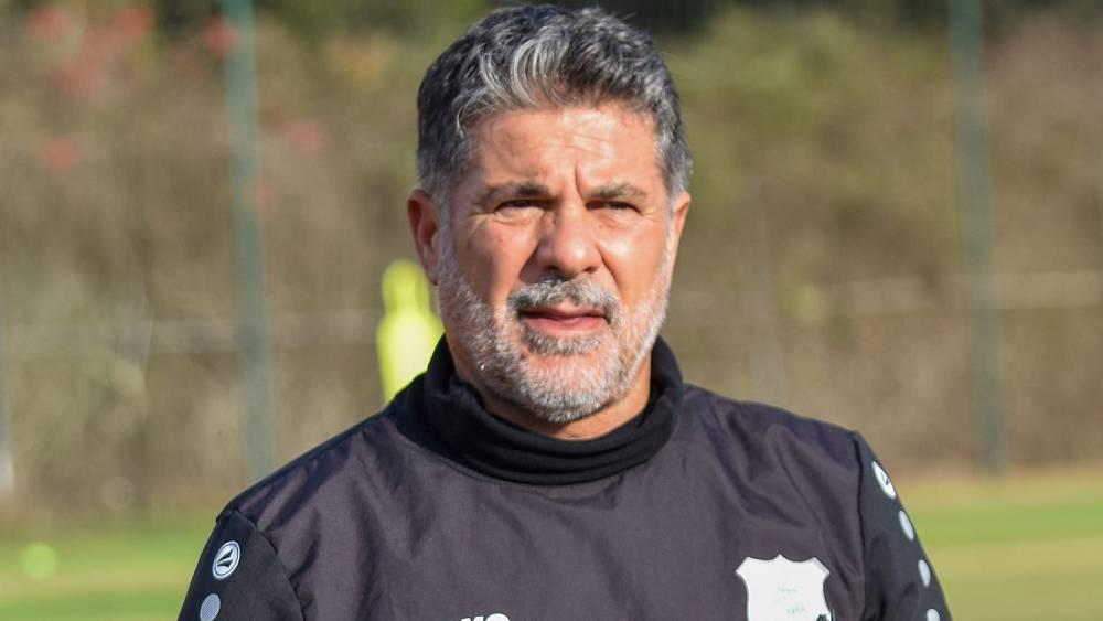 البرتغالي جورج بيكساو يقرر اللجوء إلى "الفيفا" بعد إقالته من تدريب الدفاع الحسني الجديدي