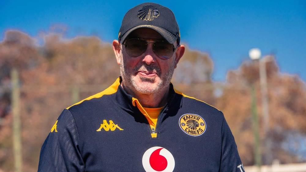 التونسي نصر الدين نابي (مدرب الجيش السابق) يتوج بأولى ألقابه في جنوب أفريقيا رفقة كايزر شيفس