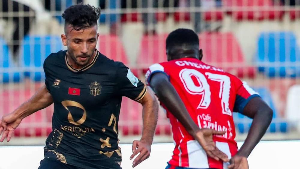 البطولة الاحترافية/ المغرب التطواني يسقط أمام ضيفه الحسنية (0-2) في أول مباراة لمدربه العامري