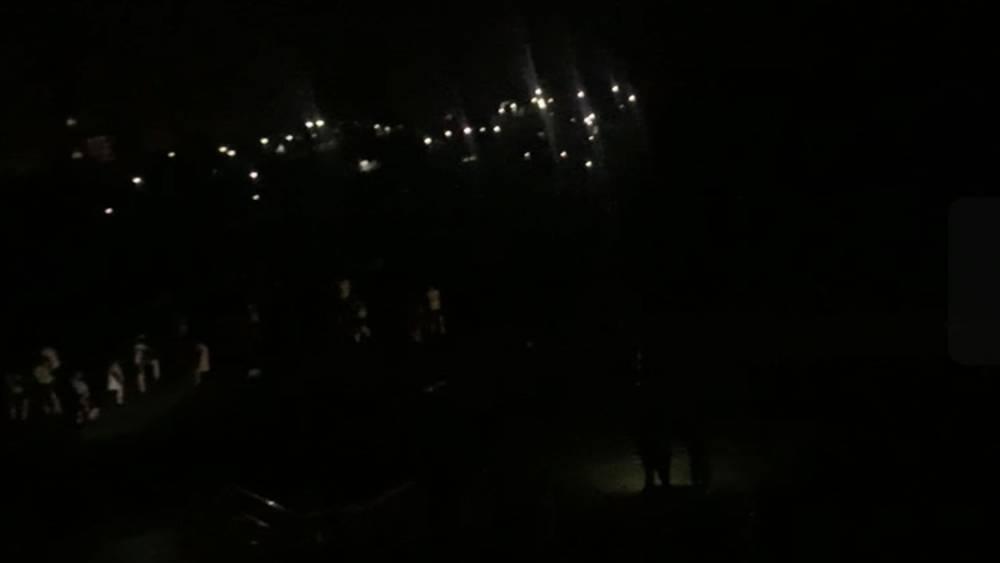 في سابقة بالملاعب الكروية.. لاعبو يوسفية برشيد ورجاء بني ملال يضطرون لإجراء الإحماءات في الظلام بعد انقطاع الكهرباء بملعب برشيد