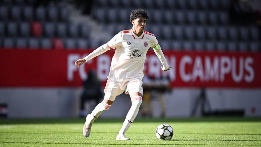 آدم أزنو احتياطي مع بايرن ميونخ في مباراة الليلة وبينيا في حراسة مرمى برشلونة