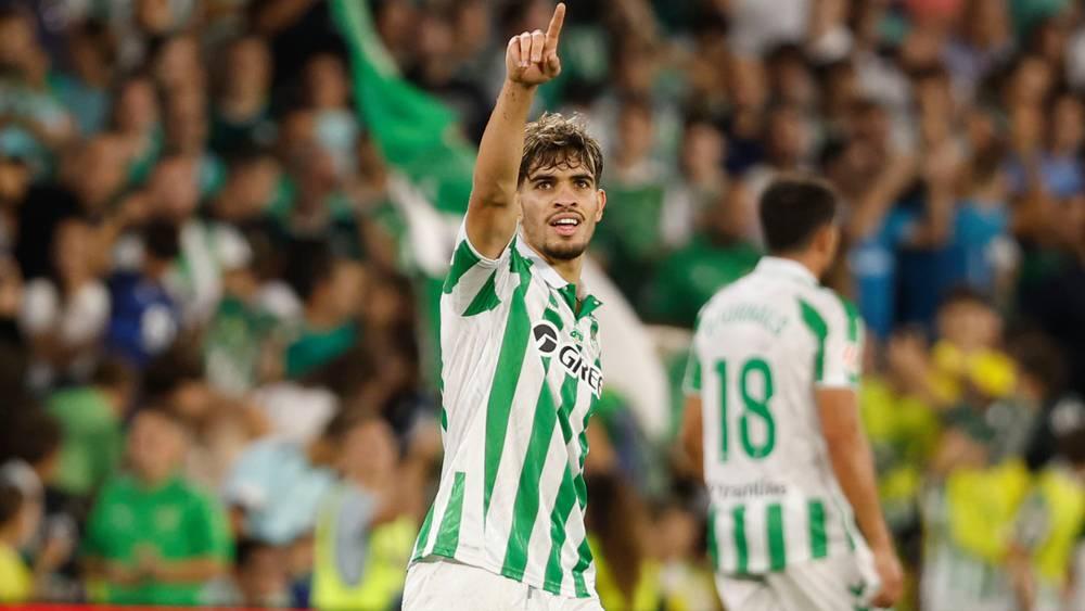 رسميا/ ريال بيتيس يعلن تمديد عقد الزلزولي حتى 2029