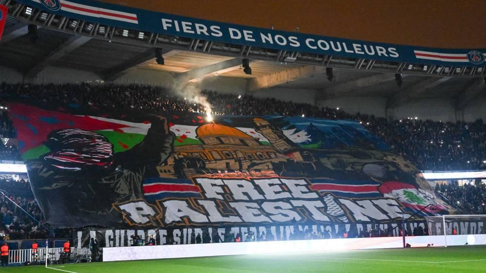 "اليويفا" لن يعاقب باريس سان جيرمان بسبب تيفو "فلسطين حرة"