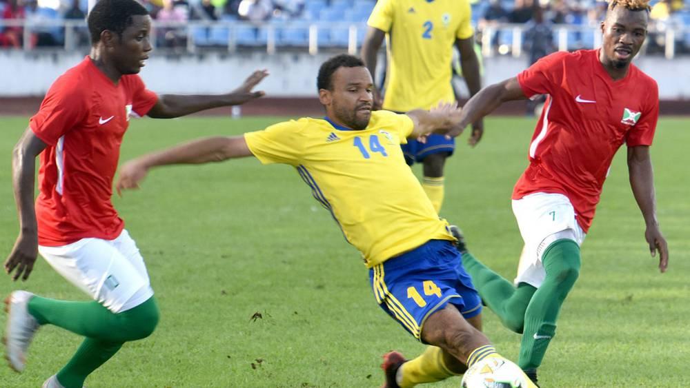 المنتخب الغابوني يفقد خدمات متوسط ميدانه "نغوالي" أمام المغرب في تصفيات "الكان" بسبب الإصابة