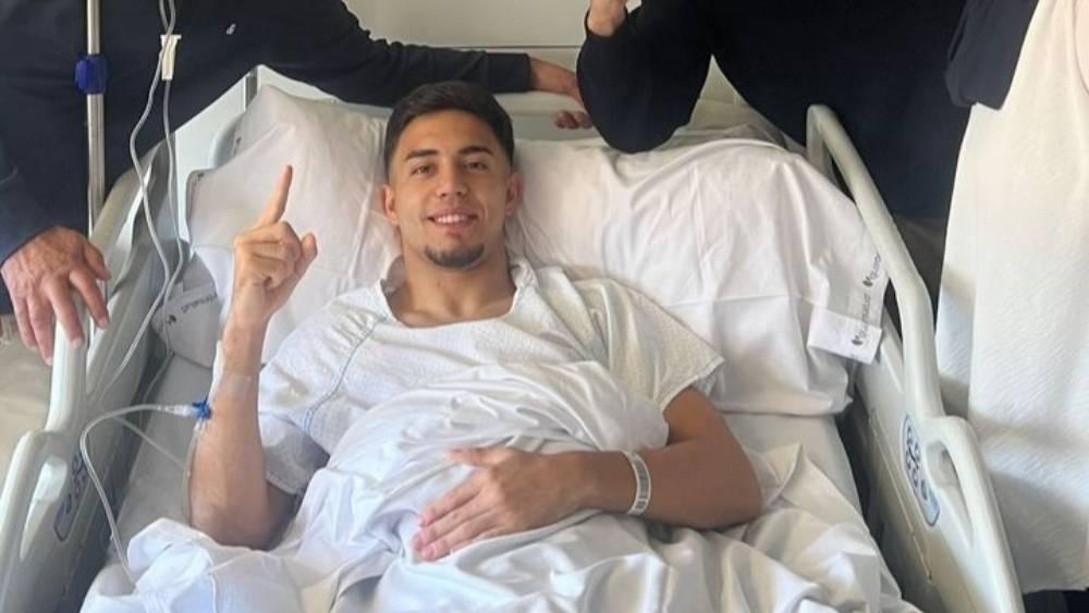 أخوماش يُجري عملية جراحية ناجحة بعد إصابته بتمزق كامل في الرباط الصليبي الأمامي