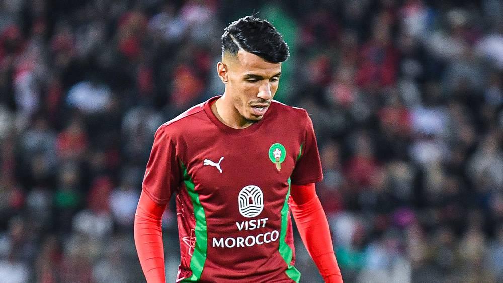 لاعبو المنتخب المغربي يتدخلون لإنهاء خلاف حركاس مع الجماهير الوجدية بعد نهاية مباراة ليسوتو