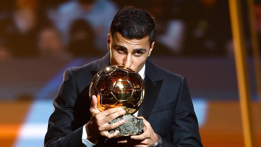 رودري: "تفاجأت حين بدأت الشائعات تقول إن فينيسيوس سيفوز بالكرة الذهبية"