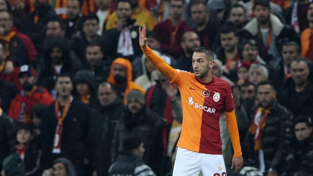 مدرب غلطة سراي: "زياش لاعب مؤثر ولن يرحل طالما استمر في تقديم أداء جيد"