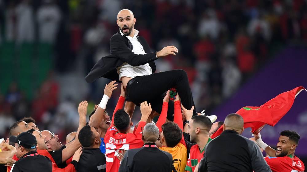 الحساب الرسمي لكأس العالم يستحضر ذكرى فوز المغرب على البرتغال وبلوغ نصف نهائي "مونديال قطر" ويُعلق: "التاريخ كُتب بأيادٍ مغربية"