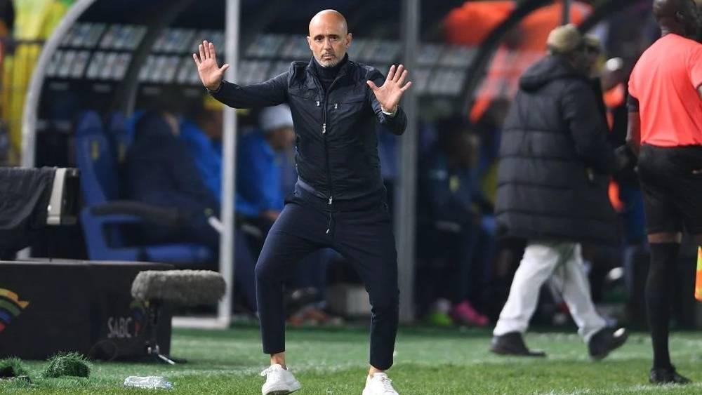 ماميلودي سان داونز يؤكد استكماله لوثائق مدربه الجديد كاردوزو وجلوسه في بنك الاحتياط خلال مباراة الرجاء