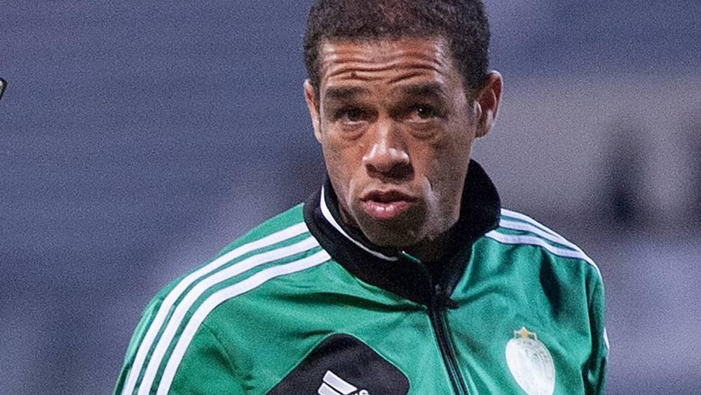 بعد تعيينه مساعدا للمدرب سابينتو.. هالا يُقدم حفيظ عبد الصادق للاعبين خلال تداريب الرجاء ليومه الثلاثاء