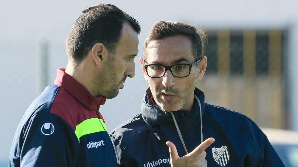 المغرب الفاسي يُقيل مدربه غوغليلمو أرينا بعد سلسلة من النتائج السلبية