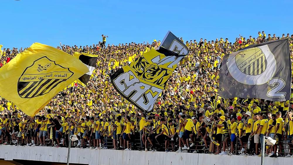 جماهير المغرب الفاسي حاضرة في البيضاء لمساندة فريقها أمام الوداد