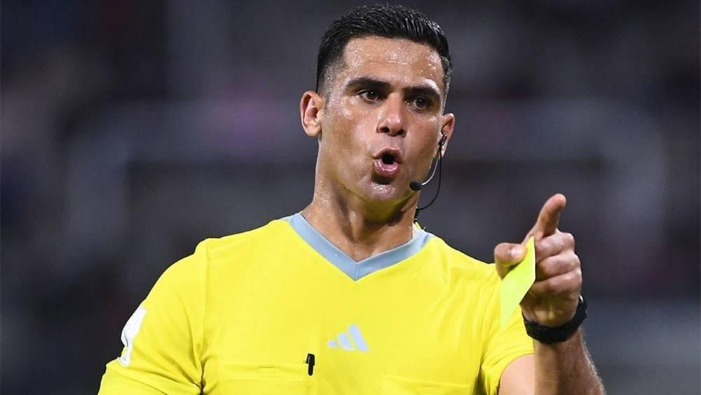 "الكاف" يعين طاقمًا تحكيميًا مصريًا بقيادة "محمد معروف" لإدارة مباراة الجيش الملكي ضد الرجاء في عصبة الأبطال