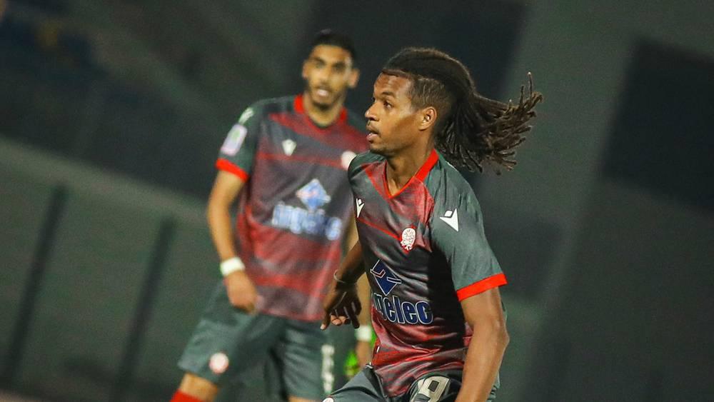 طبيب الوداد: "مباريك يشكو من تمدد عضلي خفيف وفحص طبي سيُحدد موقفه من مباراة المغرب التطواني"