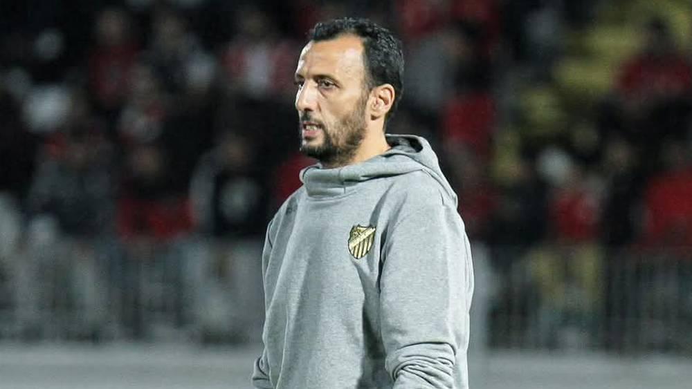 أكرم الروماني يواصل قيادة الماص بصفة مؤقتة وإدارة النادي توقف مفاوضاتها مع زينباور بسبب خلاف حول بنود العقد