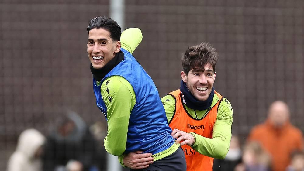 أكرد يعود إلى التداريب الجماعية لريال سوسيداد بعد تعافيه من مشاكل على مستوى الظهر