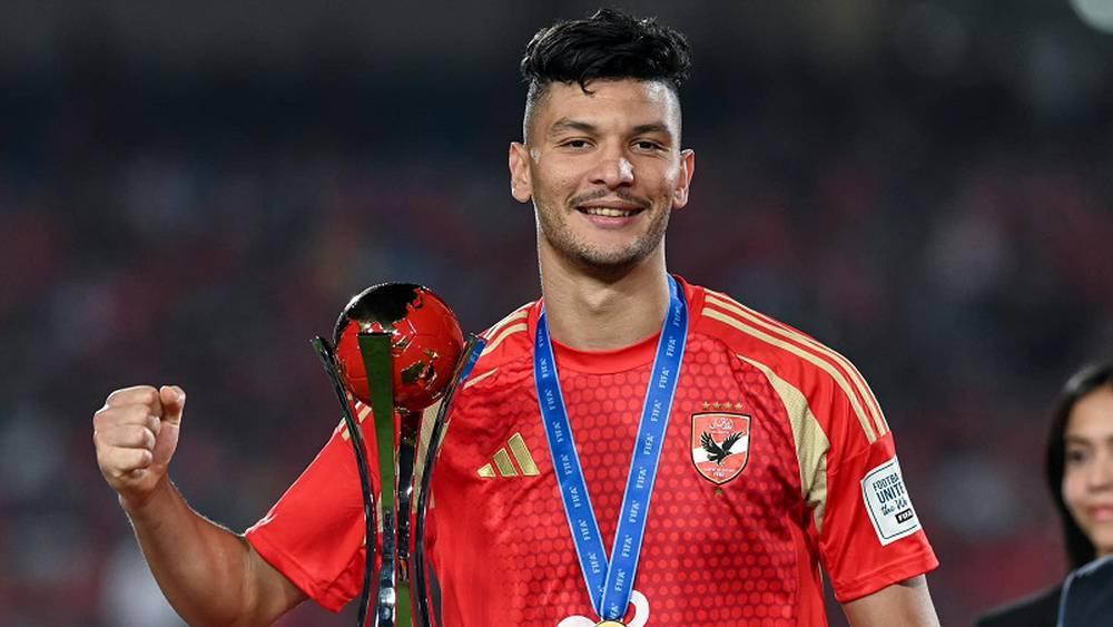 غياب أشرف داري عن صفوف الأهلي المصري لمدة شهر بسبب الإصابة